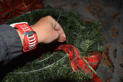 ribbon-attach-to-wreath3